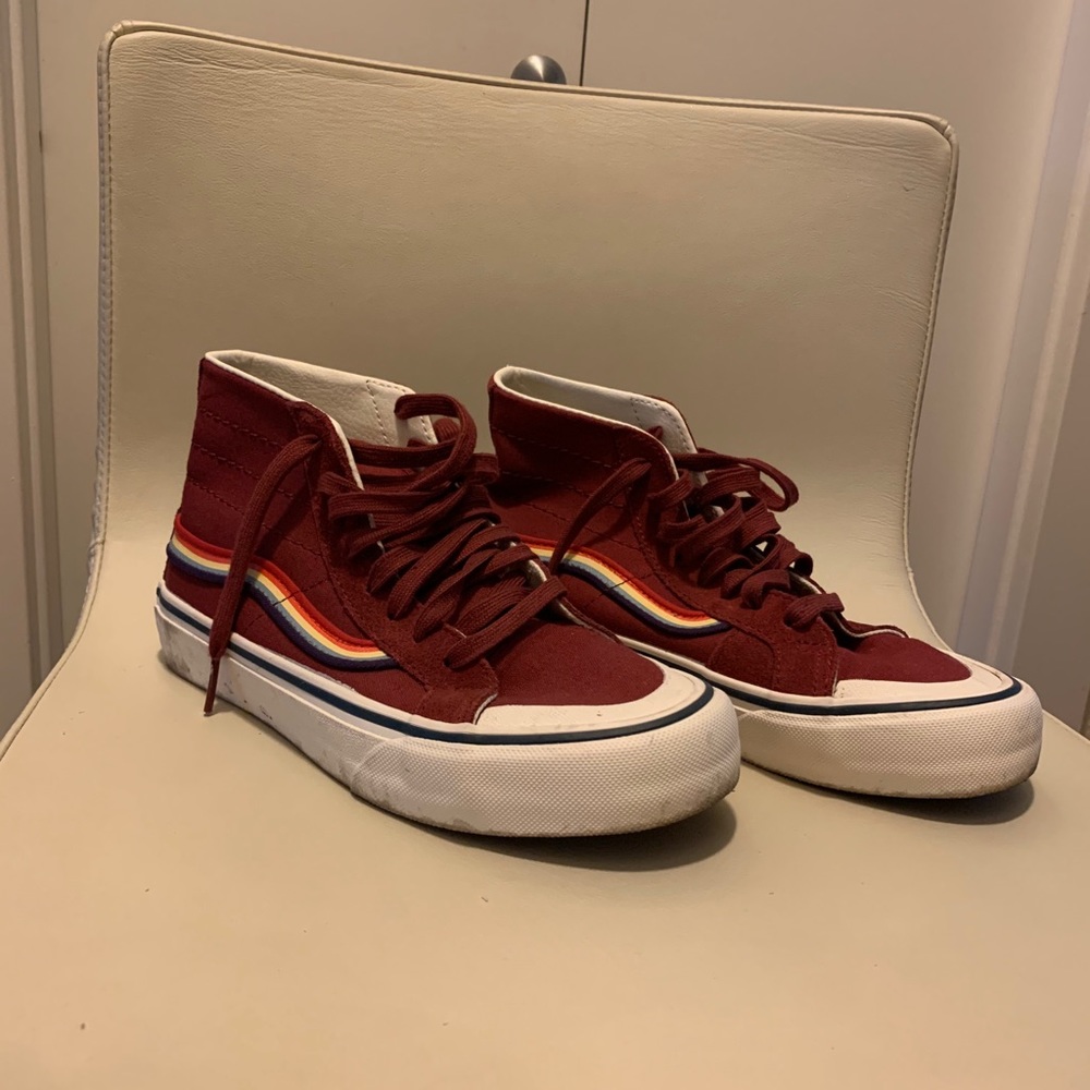 Vans Sk8 Hi Maroon w/Rainbow Accent.